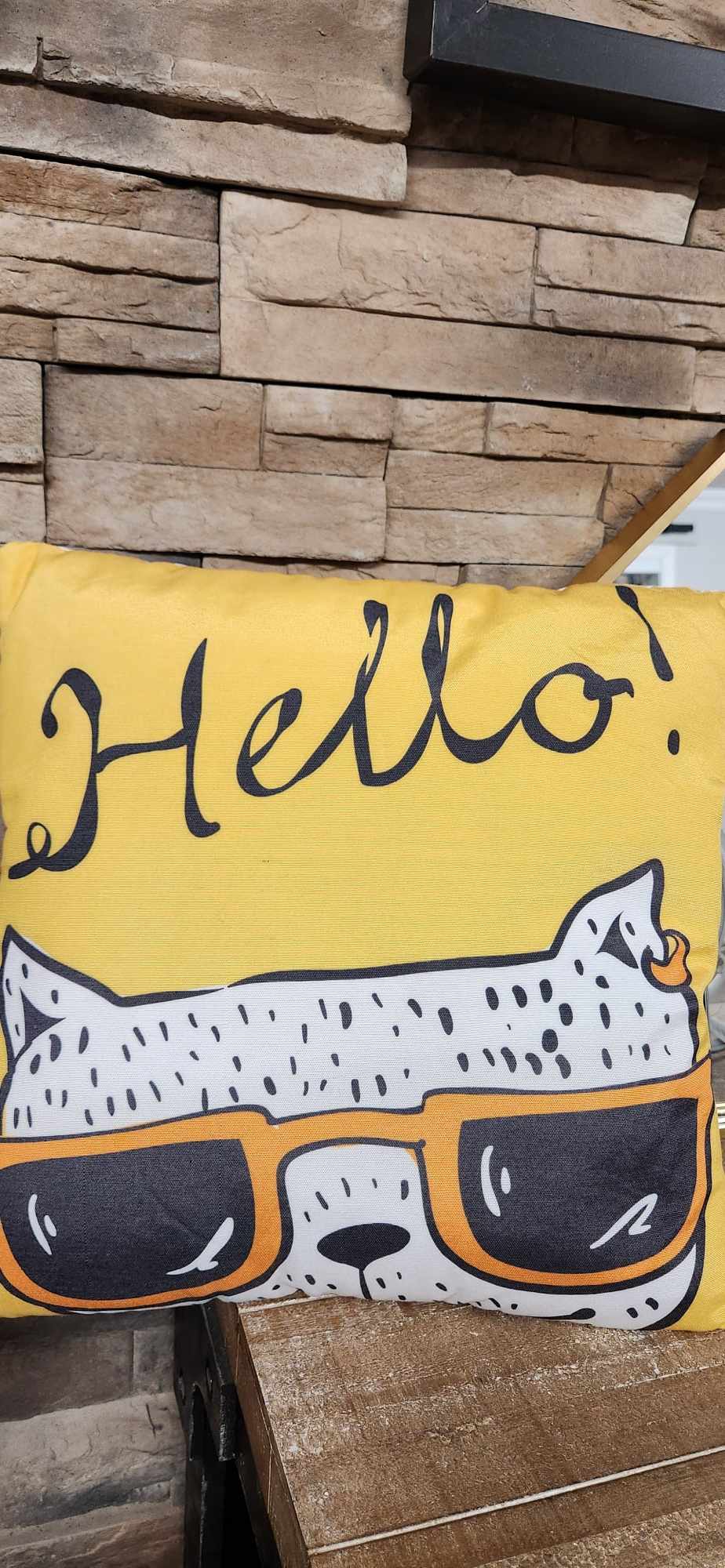 Coussin Hello / Jaune / Motif animal / Écriture