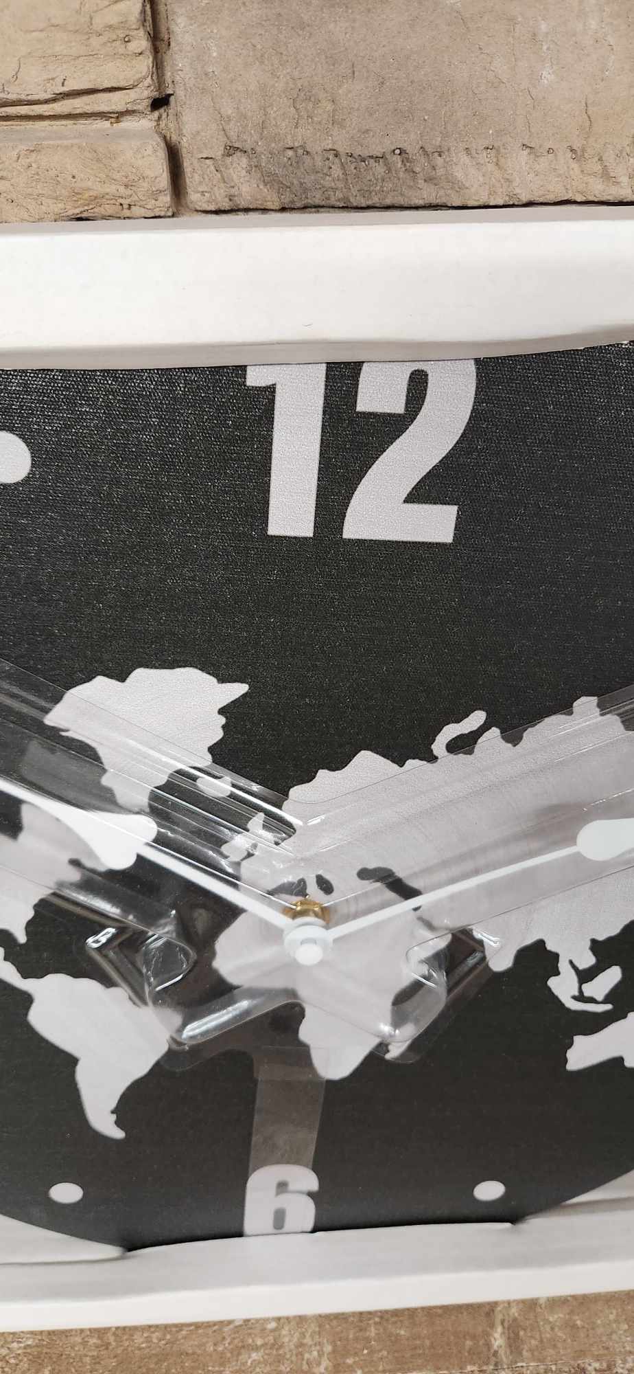 Horloge/ Noir / Murale / Terre