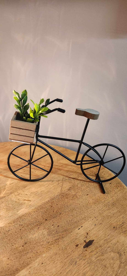 Petite bicyclette /Noir/ Panier avec fleur / Métal /Décoration